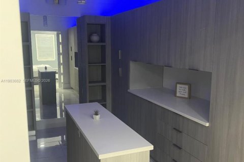 House in Hollywood, Florida 3 bedrooms, 258.36 sq.m. № 2050044 - photo 21