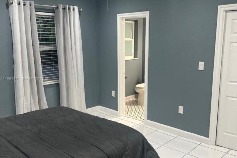 House in Hollywood, Florida 3 bedrooms, 258.36 sq.m. № 2050044 - photo 28