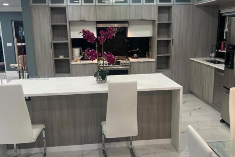 House in Hollywood, Florida 3 bedrooms, 258.36 sq.m. № 2050044 - photo 12