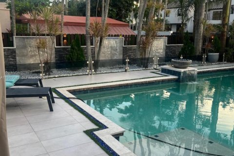 House in Hollywood, Florida 3 bedrooms, 258.36 sq.m. № 2050044 - photo 11