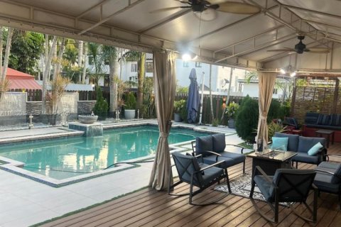 House in Hollywood, Florida 3 bedrooms, 258.36 sq.m. № 2050044 - photo 9