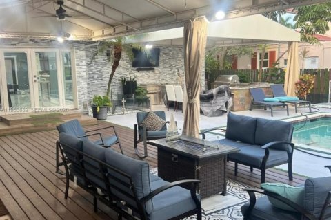 House in Hollywood, Florida 3 bedrooms, 258.36 sq.m. № 2050044 - photo 7