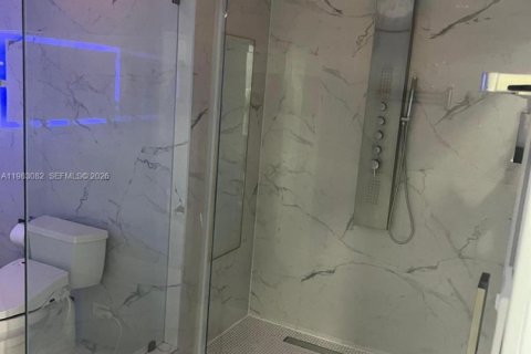 House in Hollywood, Florida 3 bedrooms, 258.36 sq.m. № 2050044 - photo 18