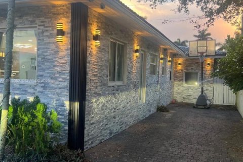 House in Hollywood, Florida 3 bedrooms, 258.36 sq.m. № 2050044 - photo 4