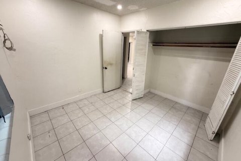 Купить виллу или дом в Холливуд, Флорида 2 комнаты, 162.49м2, № 2083127 - фото 9