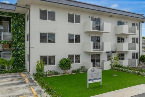 Apartamento en alquiler en North Miami, Florida, 1 dormitorio, 54.72 m2 № 1951970 - foto 1