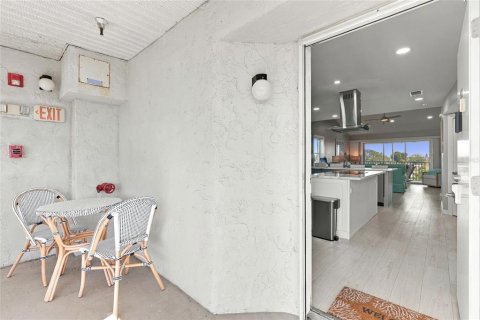 Copropriété à vendre à Englewood, Floride: 2 chambres, 101.54 m2 № 2435128 - photo 2