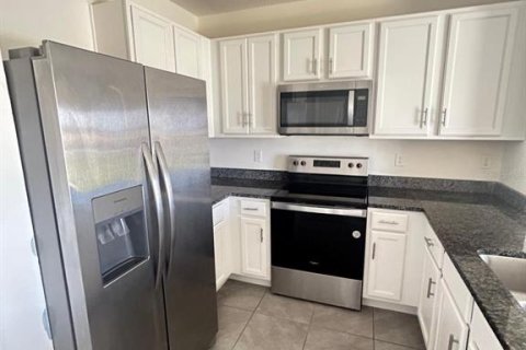 Townhouse in Davenport, Florida 3 bedrooms, 138.24 sq.m. № 2202289 - photo 3