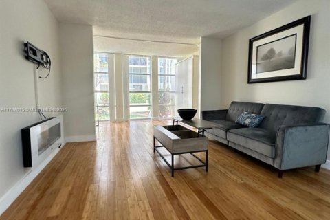 Copropriété à vendre à Hallandale Beach, Floride: 1 chambre, 76.18 m2 № 1958825 - photo 6