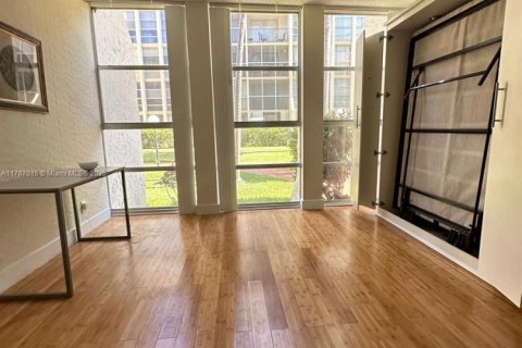 Copropriété à vendre à Hallandale Beach, Floride: 1 chambre, 76.18 m2 № 1958825 - photo 8