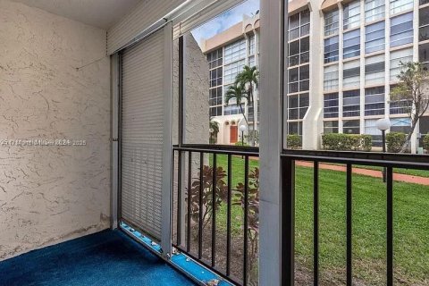 Copropriété à vendre à Hallandale Beach, Floride: 1 chambre, 76.18 m2 № 1958825 - photo 18