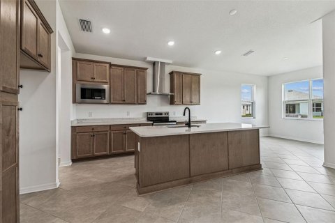 House in Spring Hill, Florida 4 bedrooms, 205.04 sq.m. № 1716479 - photo 24