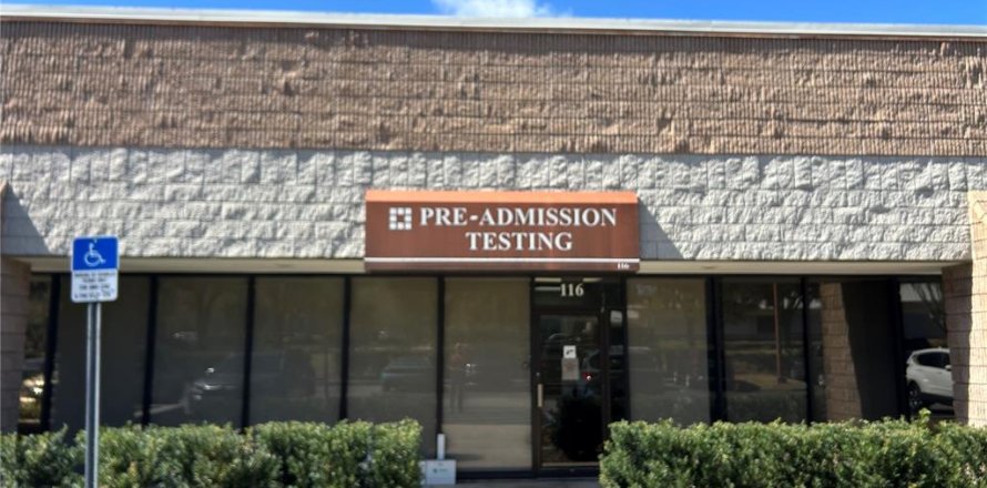 Commercial property in Ocala, Florida 661.93 sq.m. № 2234905