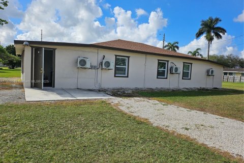 Propiedad comercial en venta en Homestead, Florida № 1781633 - foto 2