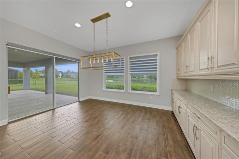 House in Lutz, Florida 4 bedrooms, 419.18 sq.m. № 2360511 - photo 18