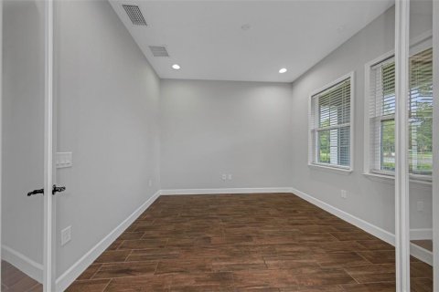 House in Lutz, Florida 4 bedrooms, 419.18 sq.m. № 2360511 - photo 5