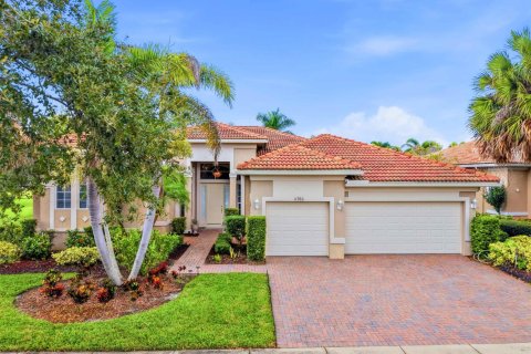 Casa en Port St. Lucie, Florida 4 dormitorios, 272.39 m2 № 2405928