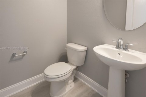 House in Winter Garden, Florida 3 bedrooms, 166.85 sq.m. № 2007612 - photo 13