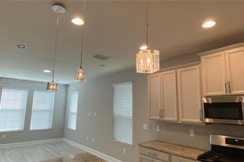 House in Winter Garden, Florida 3 bedrooms, 166.85 sq.m. № 2007612 - photo 4