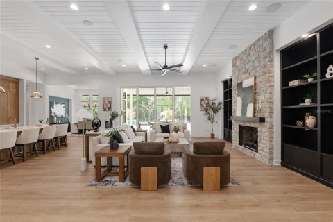 House in Gainesville, Florida 4 bedrooms, 346.99 sq.m. № 2212064 - photo 8