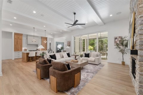 House in Gainesville, Florida 4 bedrooms, 346.99 sq.m. № 2212064 - photo 9