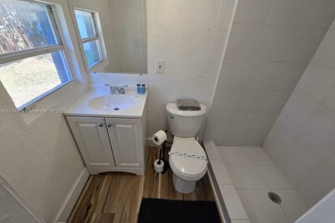 Снять в аренду виллу или дом в Майами, Флорида 1 спальня, 46.45м2, № 1696937 - фото 5