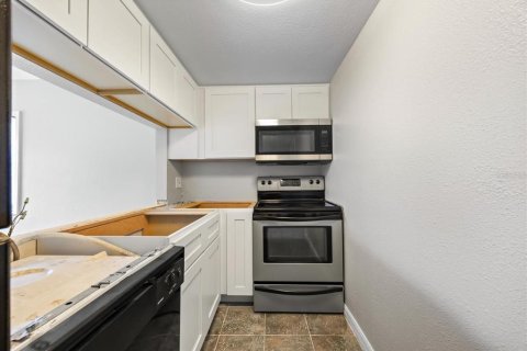 Condo in Tampa, Florida, 1 bedroom  № 1850979 - photo 9