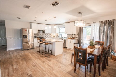 Casa en venta en Fort Myers, Florida, 3 dormitorios, 132.48 m2 № 1989979 - foto 27