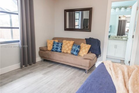 Casa en venta en Fort Myers, Florida, 3 dormitorios, 132.48 m2 № 1989979 - foto 17