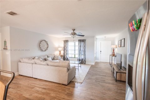 Casa en venta en Fort Myers, Florida, 3 dormitorios, 132.48 m2 № 1989979 - foto 29