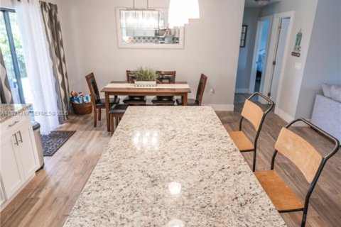 Casa en venta en Fort Myers, Florida, 3 dormitorios, 132.48 m2 № 1989979 - foto 28