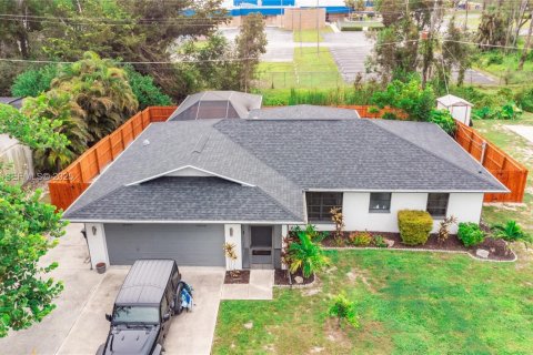 Casa en venta en Fort Myers, Florida, 3 dormitorios, 132.48 m2 № 1989979 - foto 2