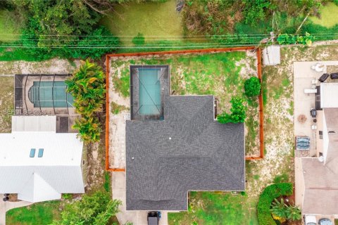 Casa en venta en Fort Myers, Florida, 3 dormitorios, 132.48 m2 № 1989979 - foto 3