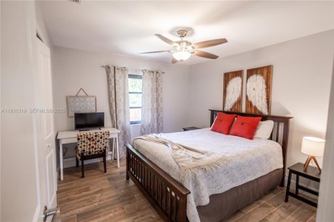 Casa en venta en Fort Myers, Florida, 3 dormitorios, 132.48 m2 № 1989979 - foto 21