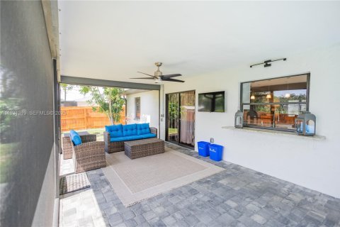 Casa en venta en Fort Myers, Florida, 3 dormitorios, 132.48 m2 № 1989979 - foto 9