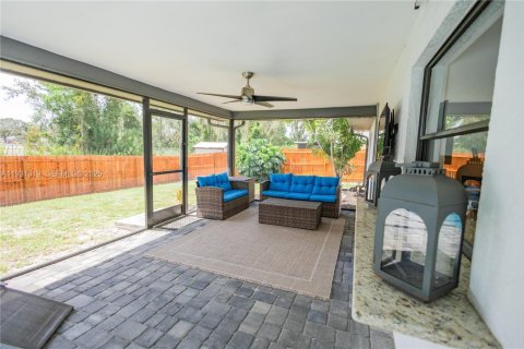 Casa en venta en Fort Myers, Florida, 3 dormitorios, 132.48 m2 № 1989979 - foto 11