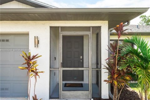 Casa en venta en Fort Myers, Florida, 3 dormitorios, 132.48 m2 № 1989979 - foto 7