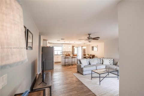 Casa en venta en Fort Myers, Florida, 3 dormitorios, 132.48 m2 № 1989979 - foto 6