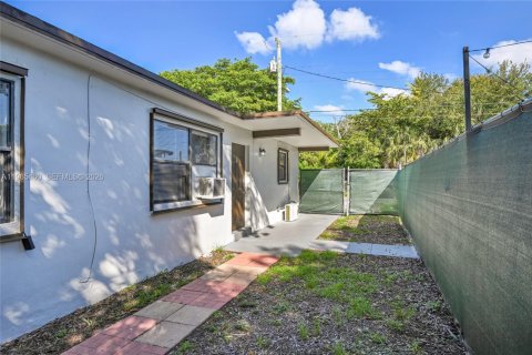 Casa en alquiler en Fort Lauderdale, Florida, 2 dormitorios, 126.9 m2 № 2027026 - foto 16