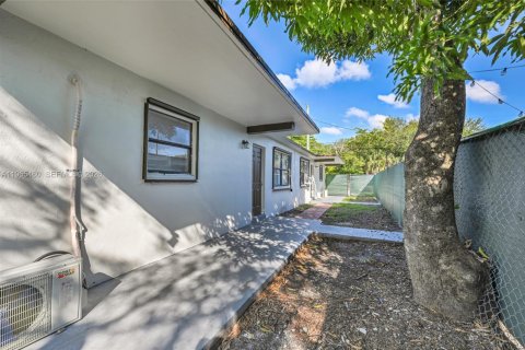 Casa en alquiler en Fort Lauderdale, Florida, 2 dormitorios, 126.9 m2 № 2027026 - foto 14