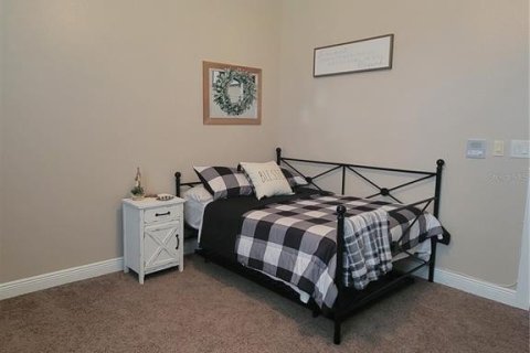 Casa en alquiler en Polk City, Florida, 4 dormitorios, 476.96 m2 № 1735503 - foto 17