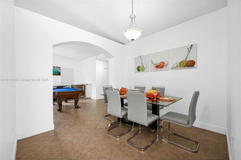 House in Miami, Florida 4 bedrooms, 150.13 sq.m. № 2013417 - photo 6