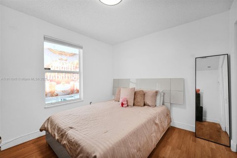 House in Miami, Florida 4 bedrooms, 150.13 sq.m. № 2013417 - photo 18