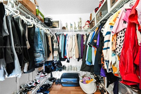 House in Miami, Florida 4 bedrooms, 150.13 sq.m. № 2013417 - photo 30