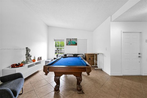 House in Miami, Florida 4 bedrooms, 150.13 sq.m. № 2013417 - photo 3