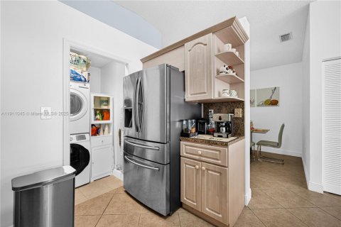 House in Miami, Florida 4 bedrooms, 150.13 sq.m. № 2013417 - photo 17