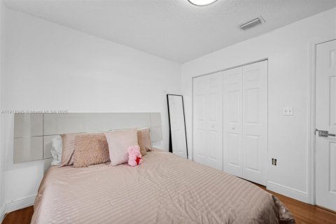 House in Miami, Florida 4 bedrooms, 150.13 sq.m. № 2013417 - photo 19