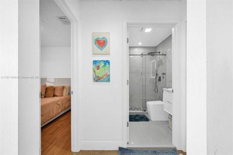 House in Miami, Florida 4 bedrooms, 150.13 sq.m. № 2013417 - photo 20