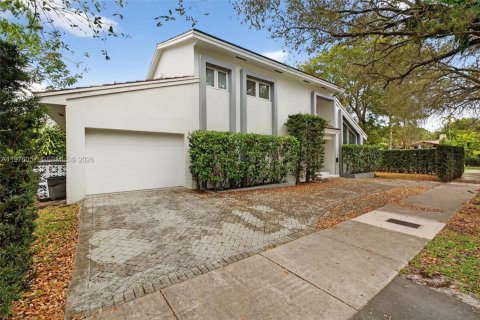 House in Coral Gables, Florida 3 bedrooms, 197.42 sq.m. № 2040673 - photo 5