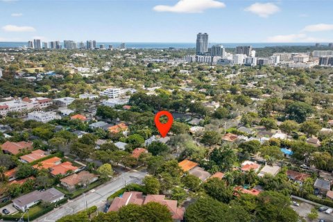 House in Coral Gables, Florida 3 bedrooms, 197.42 sq.m. № 2040673 - photo 3